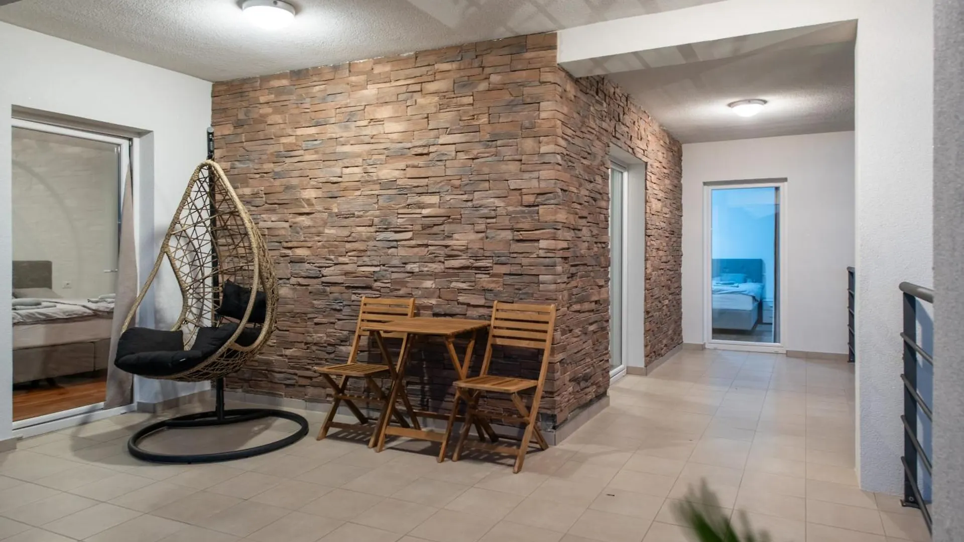 וודניאן Villa Hugo