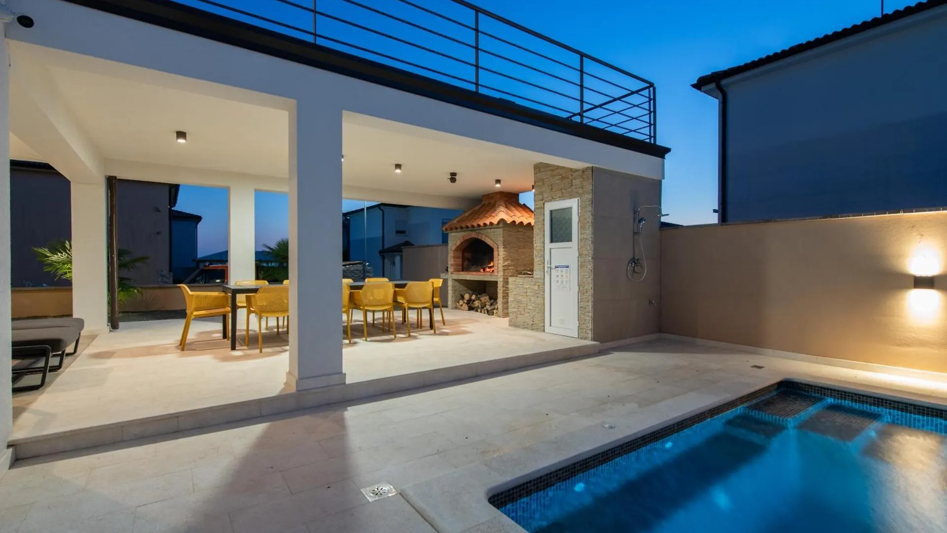 וודניאן Villa Hugo