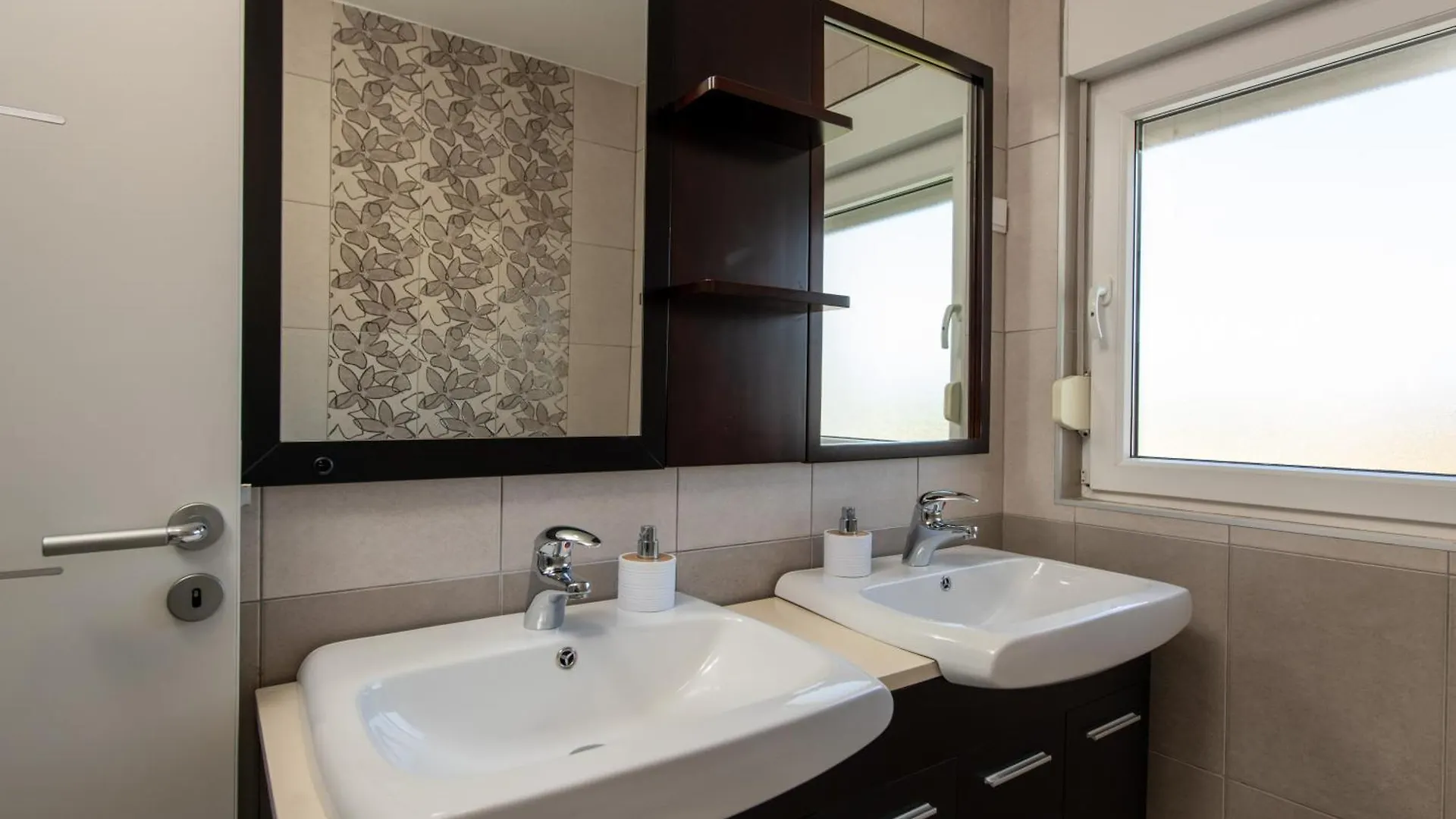 וודניאן Villa Hugo